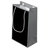 Klassische zeitlose Schwarz-Solid-Farbe Kleine Geschenktüte (Rückseite Schrägansicht)