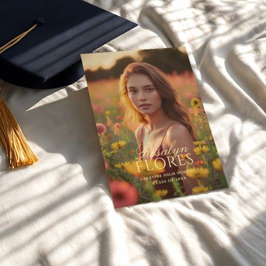 Klassischer Abschluss mit weichem Gelbkalligraphie Einladung