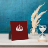 Klassischer Behalt von Calm Crown auf Burgund Red Fotoplatte (InSitu)