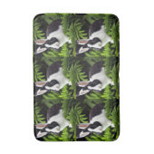 "Klassischer Charme: Das Schwarz-Weiß-Kaninchen" Badematte (Vorderseite Vertikal)