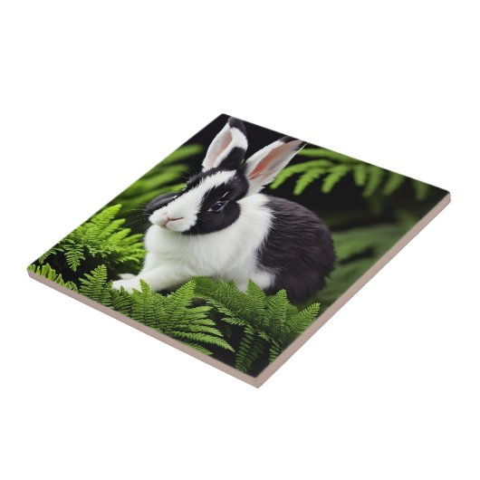 "Klassischer Charme: Das Schwarz-Weiß-Kaninchen" Fliese (Seite)
