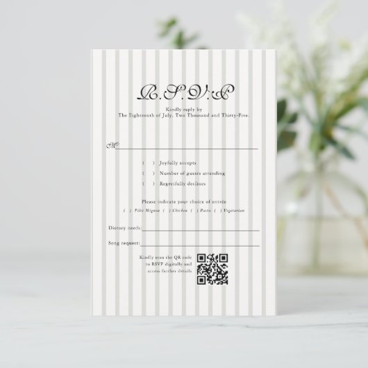 Klassischer Country Club Stripe QR Code Hochzeit R RSVP Karte (Stehend Vorderseite)