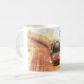 Klassischer Dampflok, auf den Tracks, mit Ihrem Na Kaffeetasse (Vorderseite Links)
