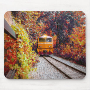 Klassischer Diesel-Motor im Herbst Mousepad