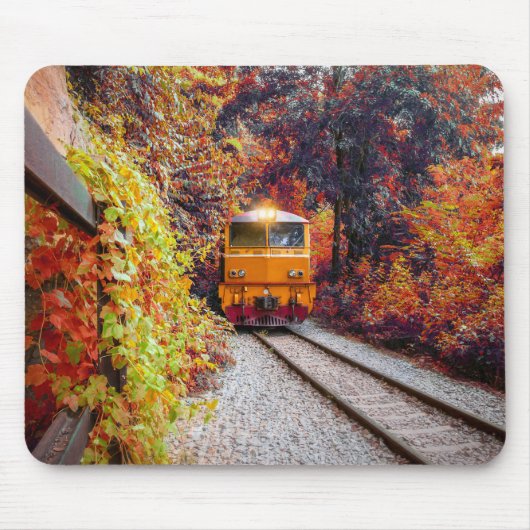 Klassischer Diesel-Motor im Herbst Mousepad (Vorne)