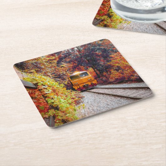 Klassischer Diesel-Motor im Herbst Rechteckiger Pappuntersetzer (angewinkelt)