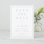 Klassischer Dusty Blue Border | Einfaches Elegant Save The Date (Stehend Vorderseite)