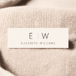 Klassischer Elegant-neutraler Minimalistischer Mon Namensschild<br><div class="desc">Erhöhen Sie Ihre persönliche oder berufliche Identität mit unseren Classic Elegant Modern Minimalistisch Monogram Name Tags. Diese Tags verbinden zeitlose Eleganz mit zeitgenössischem Minimalismus und lassen in jedem Ambiente einen bleibenden Eindruck entstehen. Diese Namensschilder sind mit viel Liebe zum Detail konzipiert und sind mehr als nur eine Kennzeichnung; sie sind...</div>