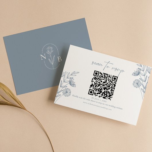 Klassischer floraler Dusty Blue Wedding Minimal QR RSVP Karte