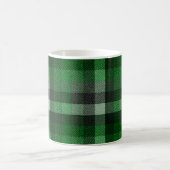 Klassischer grüner Tartan-Karostoff.  Kaffeetasse (Mittel)