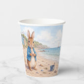 Klassischer Hase an einem sandigen Strand Pappbecher (Vorderseite)