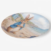 Klassischer Hase an einem sandigen Strand Pappteller (Schrägansicht)