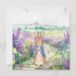 Klassischer Hase auf gepflastertem Lavendelweg