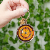 Klassischer hölzerner schlüsselanhänger (Hand)