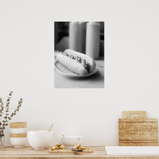 Klassischer Hot Dog mit Senf und Ketchup Poster (Küche)