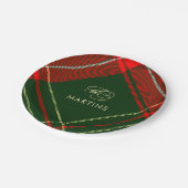 Klassischer Karierter Personalisierter Name Weihna Pappteller (Schrägansicht)