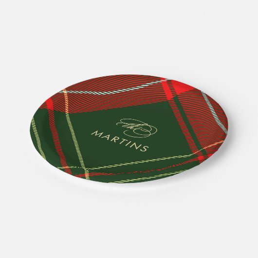 Klassischer Karierter Personalisierter Name Weihna Pappteller (Schrägansicht)