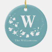 Klassischer Monogramm Name Aquamariner Blumenkranz Keramik Ornament (Hinten)
