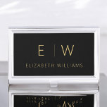 Klassischer Name der Minimalistischen Schwarz-Gold Visitenkarten Dose<br><div class="desc">Erhöhen Sie Ihr berufliches Image mit unserem Classic Elegant Modern Minimalistisch Monogram Business Card Holder. Dieses sorgfältig gefertigte Accessoire vereint zeitlose Eleganz mit zeitgenössischem Minimalismus und ist somit ein wichtiges Werkzeug für jedes moderne berufliche. Dieser Visitenkartenhalter ist mit Präzision und Sorgfalt auf das Detail ausgelegt und ist mehr als nur...</div>