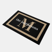 Klassischer Name und Monogramm für Schwarz & Tan Fußmatte (Schrägansicht)