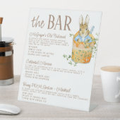 Klassischer Peter der Rabbit Baby Bar Drinks Unter Sockelschild (In Situ)