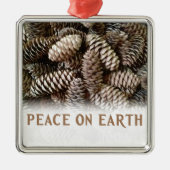 Klassischer Pine Cone Weltfrieden Ornament Aus Metall (Vorne)