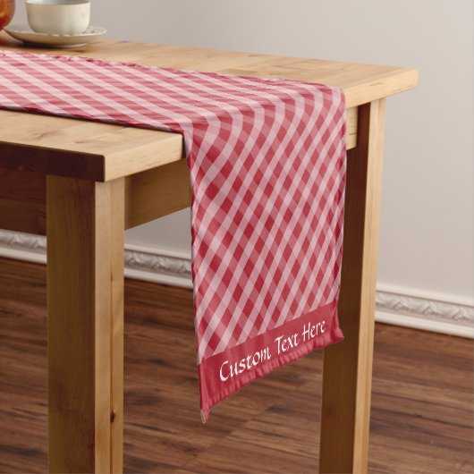 Klassischer Retro Red Checkered Gingham Pattern Na Kurzer Tischläufer (Beispiel)