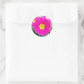 Klassischer runder Sticker mit Stiefmütterchen im (Tasche)