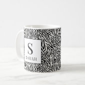 Klassischer Schwarz-Weiß-Zebra-Monogramm-Becher Kaffeetasse (Vorderseite Links)
