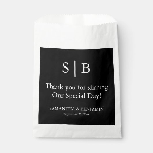 Klassischer Schwarz-weißer Monogramm-Gastgeschenk  Geschenktütchen (Vorderseite)