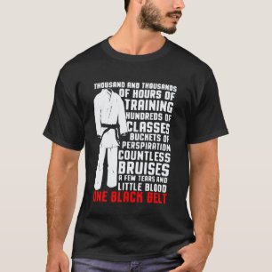 Klassischer schwarzer Gürtel im Martial Arts - Kar T-Shirt