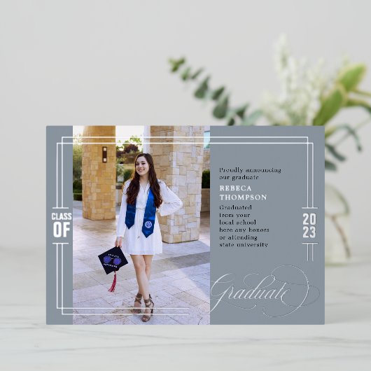 Klassischer Script-Abschluss Blau & Silber Folieneinladung (Stehend vorne)