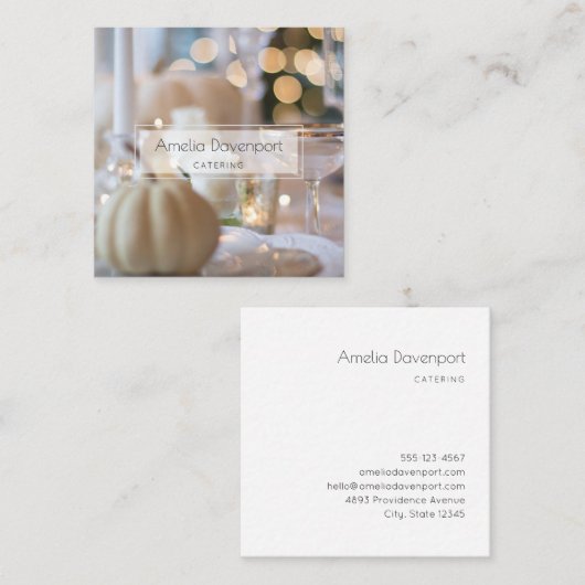 Klassischer Tisch mit Extravaganter Platzierung Quadratische Visitenkarte (Vorne/Hinten)