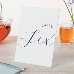 Klassischer Tisch Nummer Sechs  Sockelschild