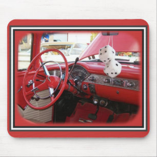 Klassischer Wagen mit Würfeln Mousepad