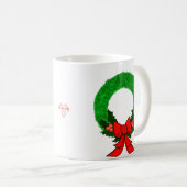 Klassischer Weihnachtskranz mit roter Schleife Kaffeetasse (VorderseiteRechts)