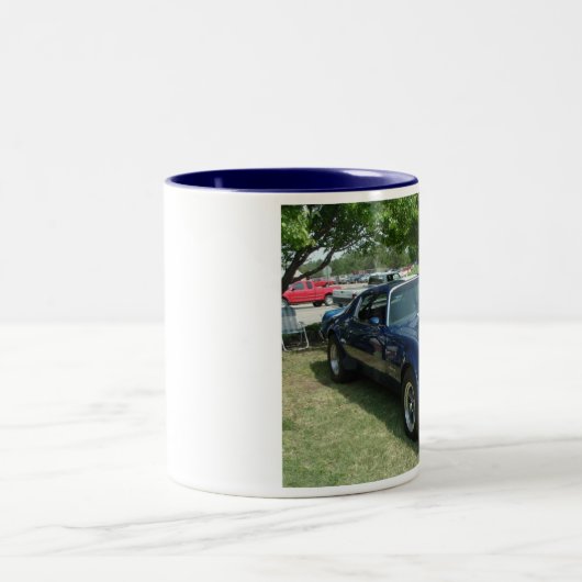 Klassisches Auto 4 Zweifarbige Tasse (Mittel)
