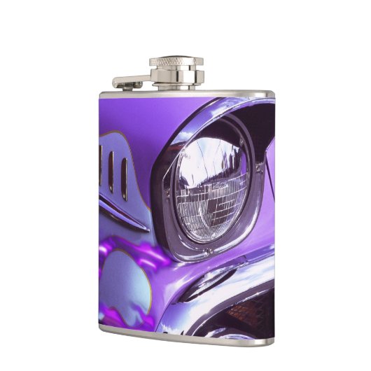 Klassisches Auto: Chevrolet mit lodernder Haube Flachmann (Links)