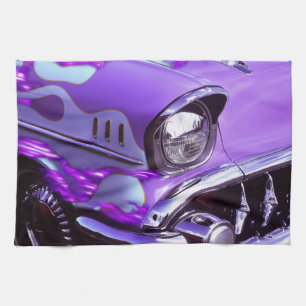 Klassisches Auto: Chevrolet mit lodernder Haube Handtuch