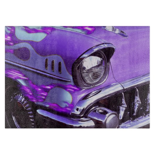 Klassisches Auto: Chevrolet mit lodernder Haube Schneidebrett (Vorderseite)