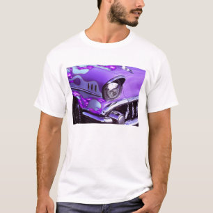 Klassisches Auto: Chevrolet mit lodernder Haube T-Shirt