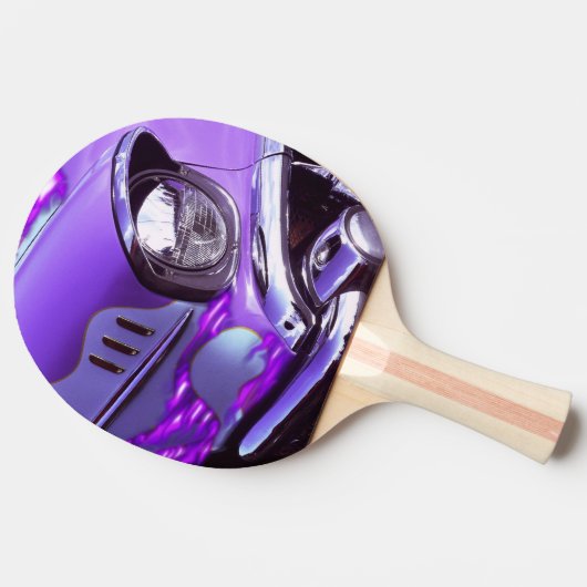 Klassisches Auto: Chevrolet mit lodernder Haube Tischtennis Schläger (Seitenansicht)