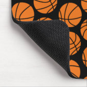 Klassisches Basketballmuster auf Schwarz Mousepad (Ecke)