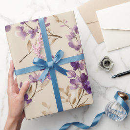 Klassisches Beige Lavendelblüten Wasserfarbenmuste Geschenkpapier