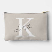 Klassisches Beige Monogram Bridesmaid-Geschenk Zubehörtasche (Rückseite)