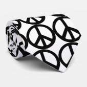Klassisches Black Groovy Peace Symbol Krawatte (Gerollt)