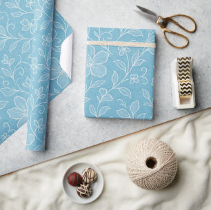 Klassisches Blatt-Blumenkunstmuster auf azurblauem Geschenkpapier