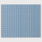 Klassisches Blau mit weißem Crochet Lace-Muster Geschenkpapier (Flach)