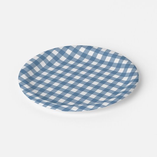 Klassisches blaues Gingham-Muster Pappteller (Schrägansicht)
