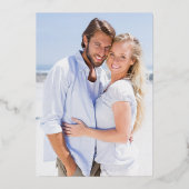 Klassisches Elegant Save the Date graviert Folieneinladung (Rückseite)